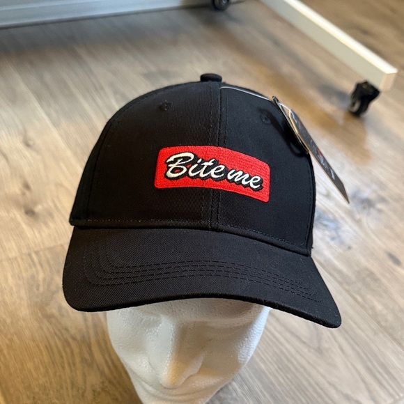 Black and Red Men's Cap - Picture 4 of 7